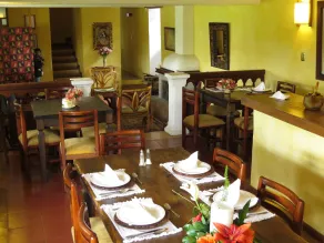 Las Palmeras Inn - Restaurant