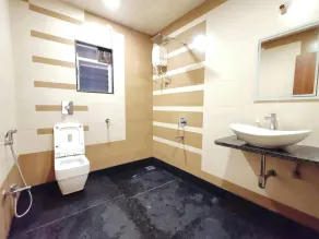 Hotel Meera Regency - Bathroom