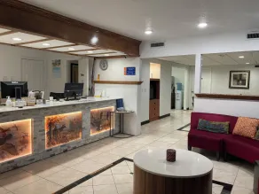 Woodward Inn & Suites - Lobby