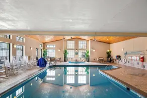 White Pine Inn & Suites - Pool