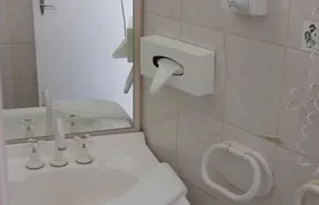 Pathfinder Motel - Bathroom
