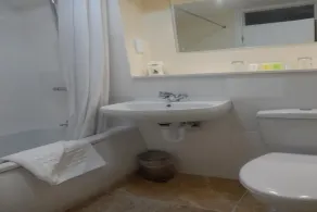 Eden House Hotel - Bathroom