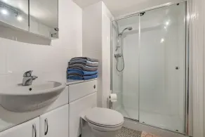 Violet Cottage - Bathroom