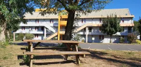 Unisotel Tours - Aire de pique-nique/barbecue