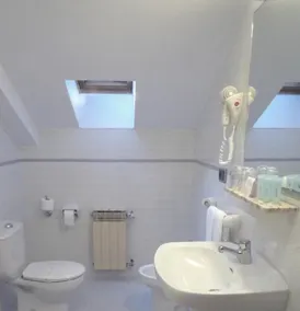Hotel Picos de Europa - Bathroom