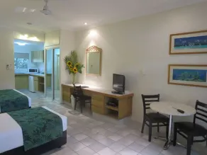 Lazy Lizard Motor Inn - Room