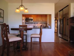 Kamaole Beach Royal 610 - Essbereich im Zimmer