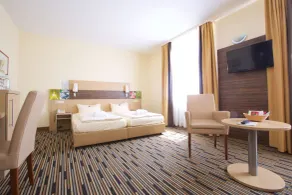 Kurpark-Hotel - Room