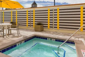 DoubleTree by Hilton Hotel Savannah Historic District - Piscine