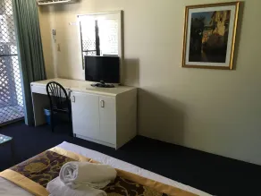 El Lago Waters Motel under Gobell Hotel - Room