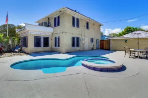 Corpus Christi Home w/ Pool & Hot Tub: Walk to Bay - Innvendig