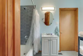 Cozy Westmont Home: Walk to Metra Station! - Intérieur