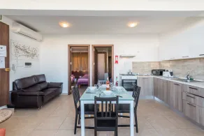 Blue Harbour – Seafront Self-Catering Holiday Penthouse – St Paul’s Bay - Zona de estar