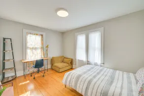 Bright & Pet-friendly Home: 2 Mi to Harvard Square - Værelse