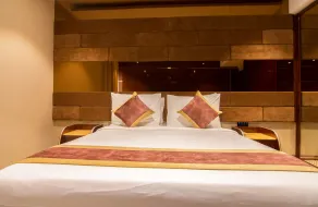 City Park Hotel Apartments - Room