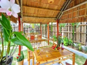 Local Beach Homestay - Restaurant