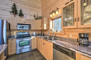 Paddle Ready: Hayward Lake View Retreat w/ BBQ - Innvendig