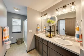 Pet-friendly Deforest Getaway w/ Backyard! - Badezimmer