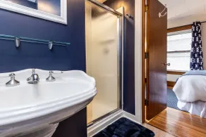 The Butler House Bed & Breakfast - Bathroom