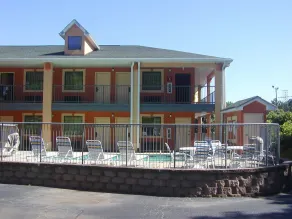 Days Inn by Wyndham Marietta White Water - Piscine