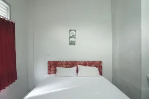 Hotel O Wisma Deli Syariah Near RSUD Nene Mallomo Sidenreng Rappang - Room