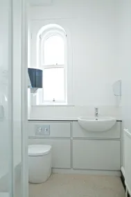 McIntosh Hall - Campus Accommodation - Baño
