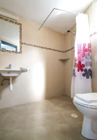 Jordan Valley Birding Lodge - Bathroom