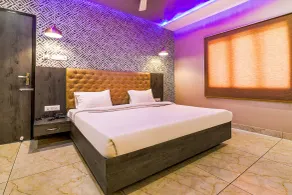 FabHotel Rudra Inn & Cafe I - Zimmer