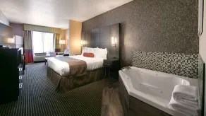 Best Western Plus Rama Inn & Suites - Habitación