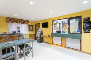 Super 8 by Wyndham Greensboro/Coliseum/Conv. - Hall