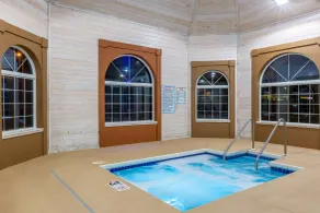 AmericInn by Wyndham Jefferson - Piscina