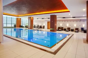 DoubleTree by Hilton Bratislava - Pool