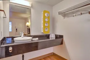 Super 8 by Wyndham Santa Rosa North - Chambre