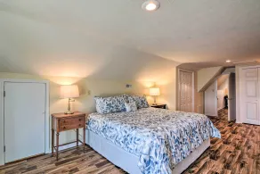 Lakefront Table Rock Getaway w/ Private Swim Dock! - Interiør