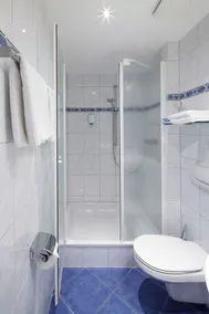 Hotel Am Segelhafen & Free Parking - Salle de bain