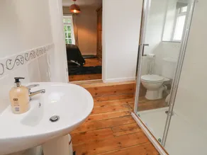 9 Copes Gardens - Baño