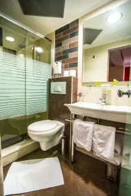 Argo Hotel Piraeus - Bathroom