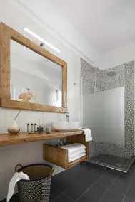 Pnoi Luxury Suites - Bad