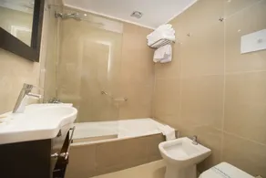 Hotel Versailles - Bathroom