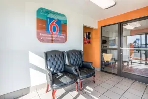Motel 6-Lumberton, NC - Hall