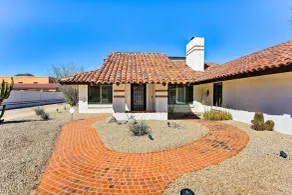 Pool & Putting Green: Group Getaway in Glendale! - Intérieur