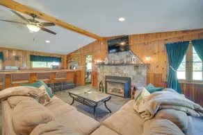 Spacious Winter Retreat w/ River Access + Kayaks! - Interiør