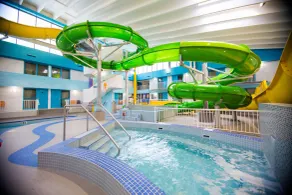Travelodge Hotel by Wyndham Saskatoon - Piscine