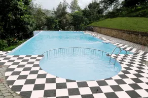 The Crescent Wayanad Heritage Pool Resort - Piscine