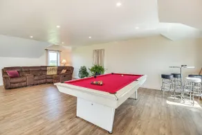 Grill Out, Play Pool: Huge Home on Lake Champlain! - Innvendig