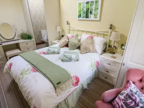 courtyard cottage - Room