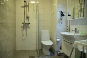 Oulu Hotelli Apartments - Badezimmer