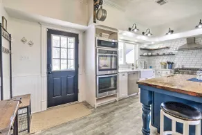 Lush, Modern Farmhouse w/ Mtn Views & Sunroom - Interiör