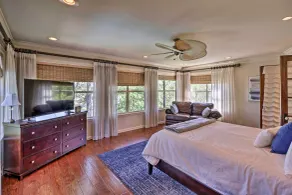 Lakefront Oasis w/ Private Dock in Hot Springs! - Interni