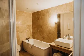 Mallyan Spout Hotel - Badezimmer